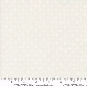 Porcelain White Pixie Dots 31 – Cottage Charm – Bomull